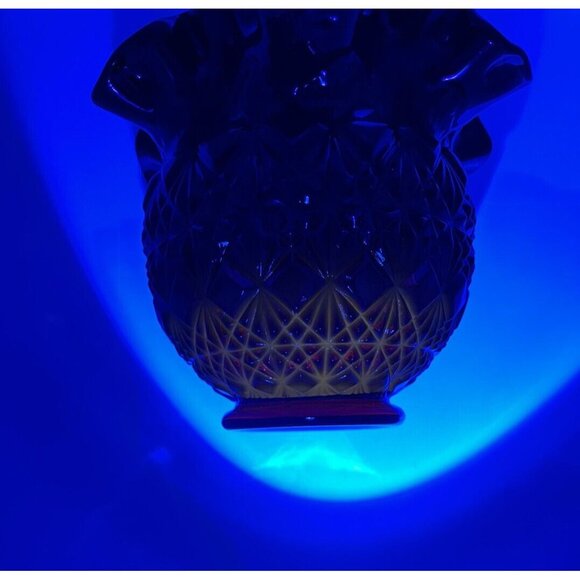 Fenton Art Glass Diamond Star Pattern Ruby Red Amberina Bowl Vase Ruffled Edge - Picture 7 of 12